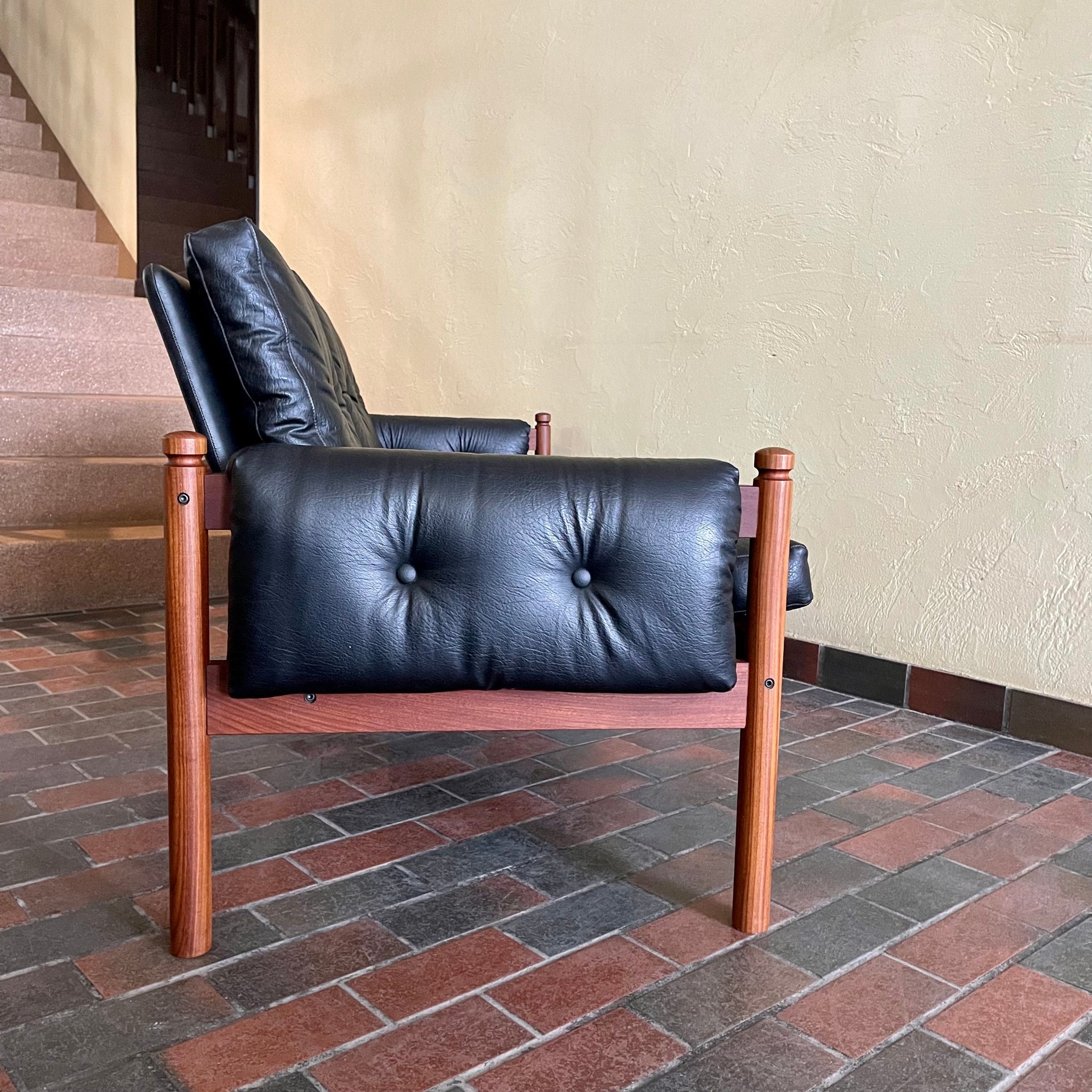 Side view of RS Associates teak sofa with compact profile