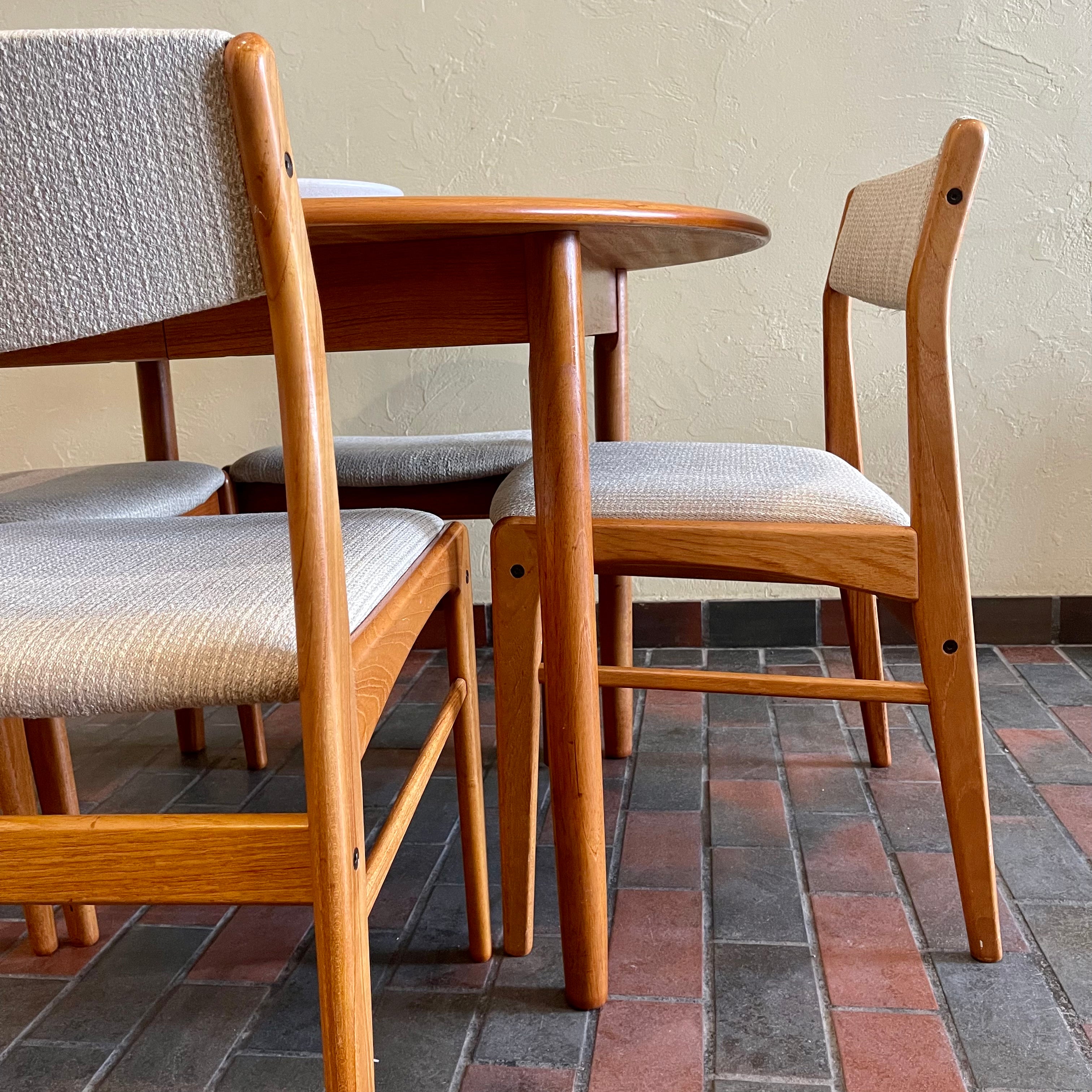 Small Vintage Teak Expanding Round Table
