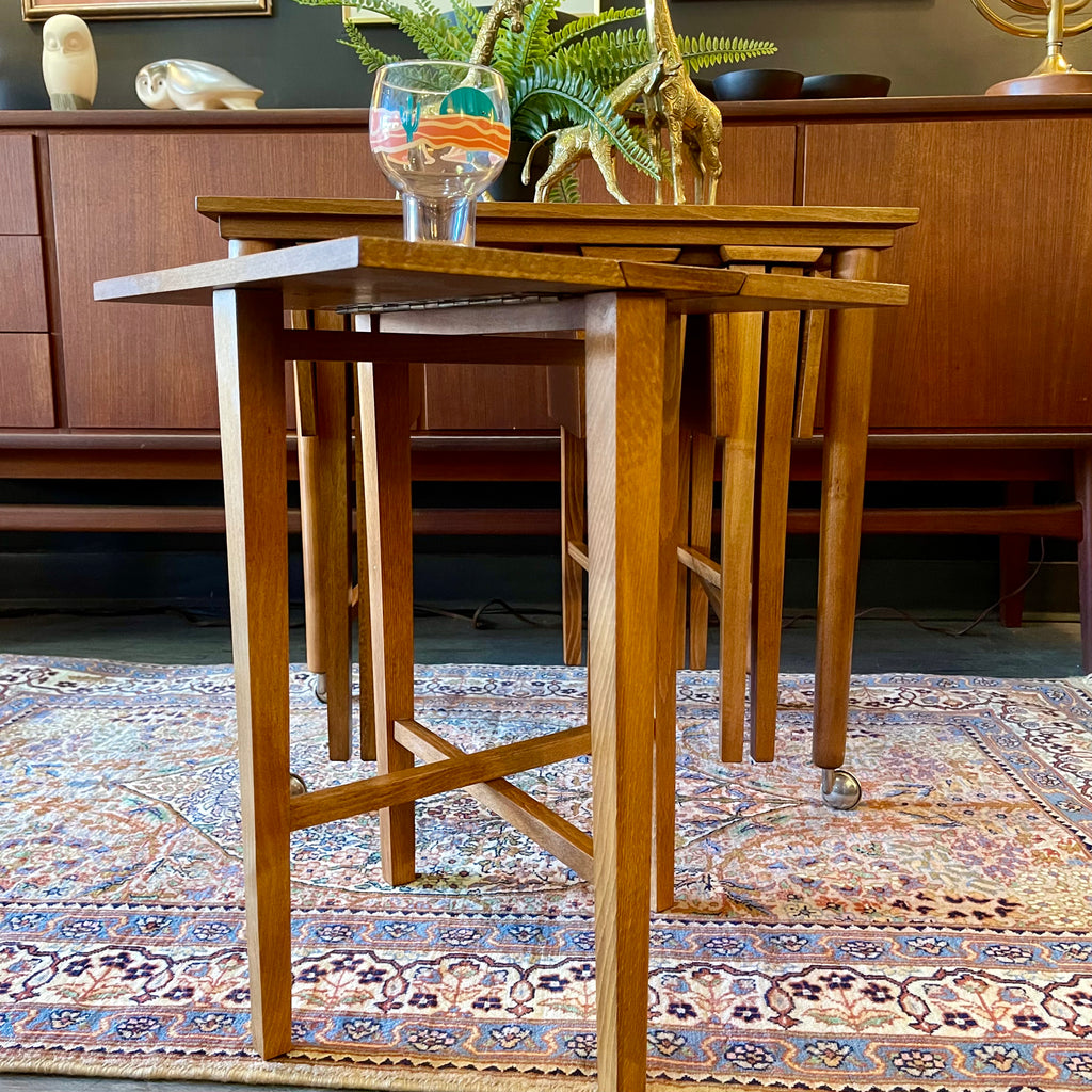 Mid Century Poul Hundevad Nesting Tables, a timeless and versatile addition to your living space. This exquisite set consists of five tables, with four of them ingeniously designed as drop-leaf tables that effortlessly slide beneath the main table, offering both functionality and aesthetic appeal.