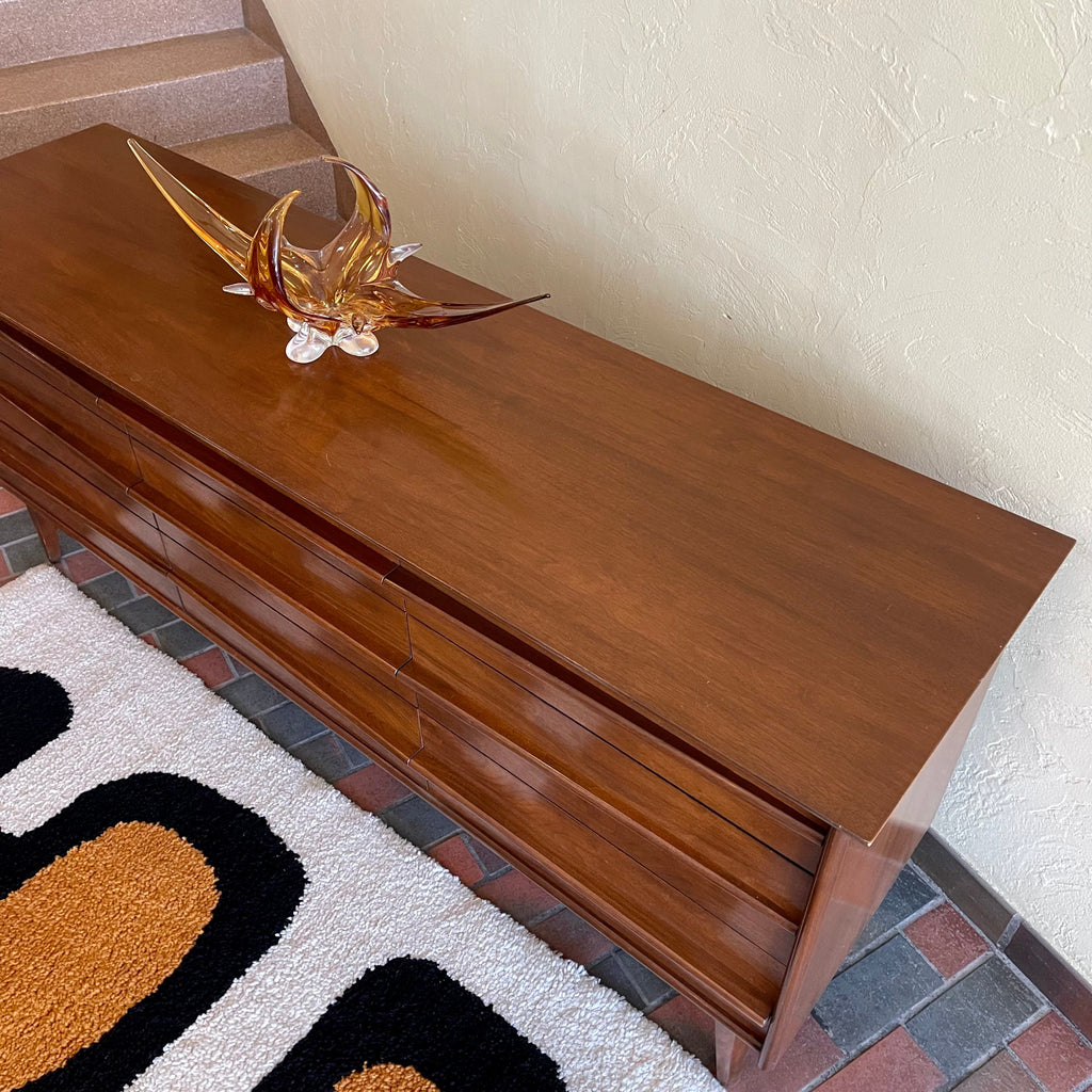Detail of walnut grain on GIBBARD nine drawer dresser