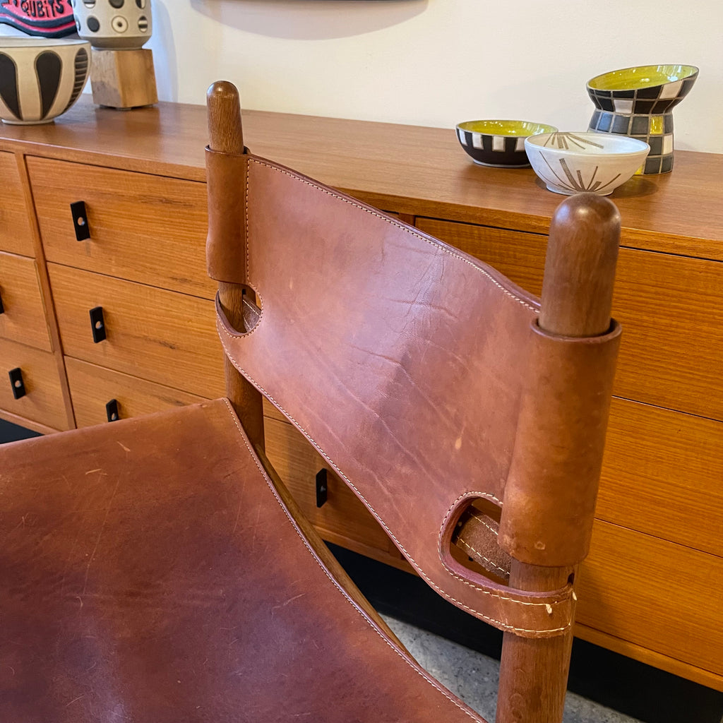 Close-up of leather backrest and wood frame on Borge Mogensen Spanish chair