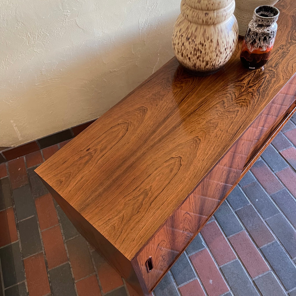 This Poul Hundevad Rosewood Credenza is crafted from rosewood, its compact size makes it perfect for apartments or smaller rooms.