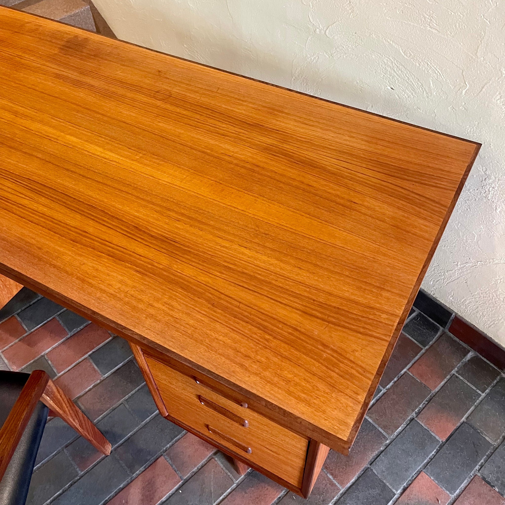 Teak grain detail on RS Associates executive desk