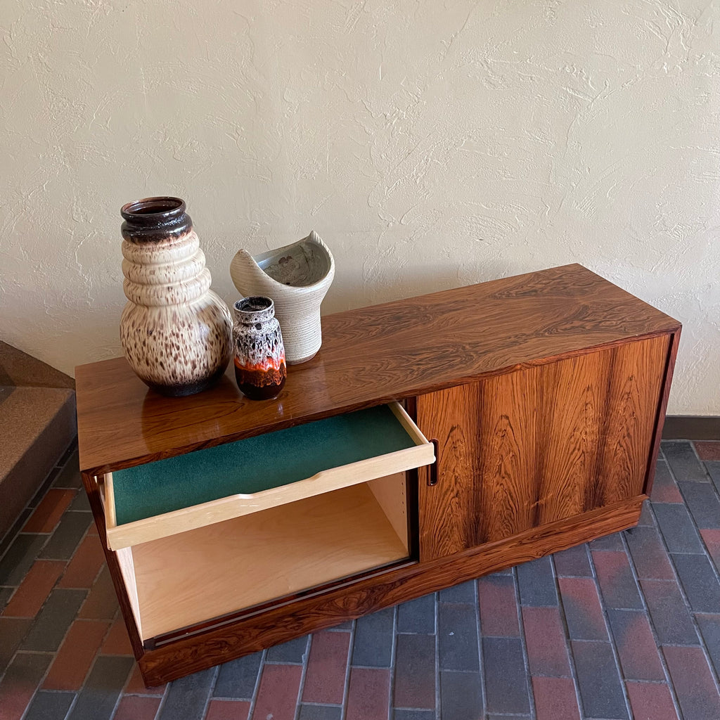 This Poul Hundevad Rosewood Credenza is crafted from rosewood, its compact size makes it perfect for apartments or smaller rooms.