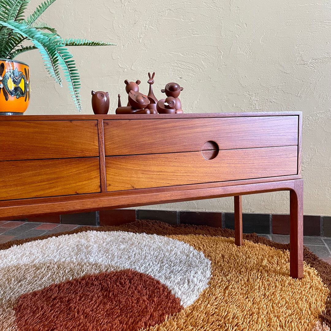 Designed by renowned Danish designer Kai Kristiansen, this piece embodies the clean lines, functional elegance, and exquisite craftsmanship characteristic of Scandinavian furniture design.