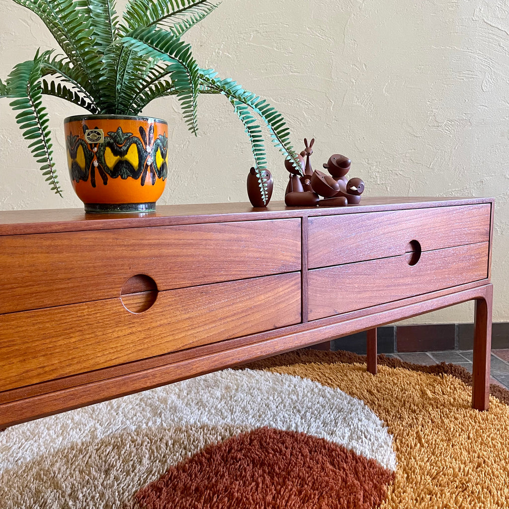 Designed by renowned Danish designer Kai Kristiansen, this piece embodies the clean lines, functional elegance, and exquisite craftsmanship characteristic of Scandinavian furniture design.