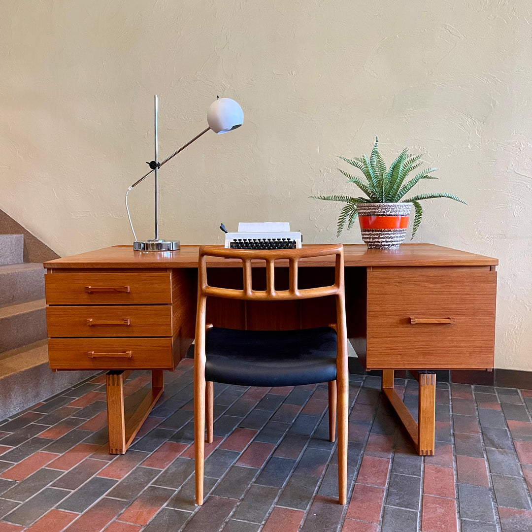 Constructed from rich and durable teak wood, this DYRLUND desk features a design that encapsulates the essence of Mid-Century Modern aesthetics. To the right, a spacious drawer provides practical storage for documents, ensuring a clutter-free workspace. On the left, three drawers offer additional organizational space, perfect for keeping essentials close at hand.