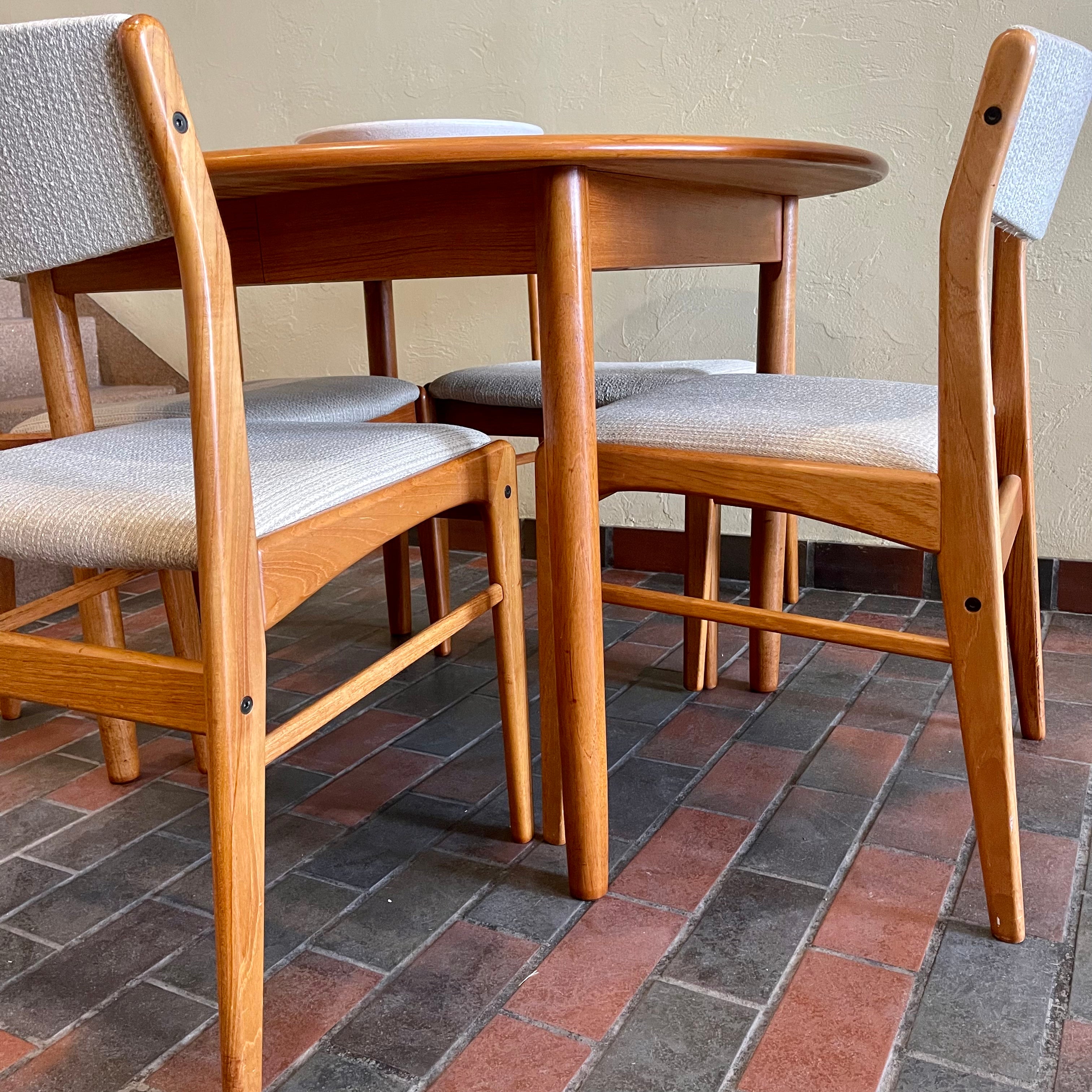 Small Vintage Teak Expanding Round Table