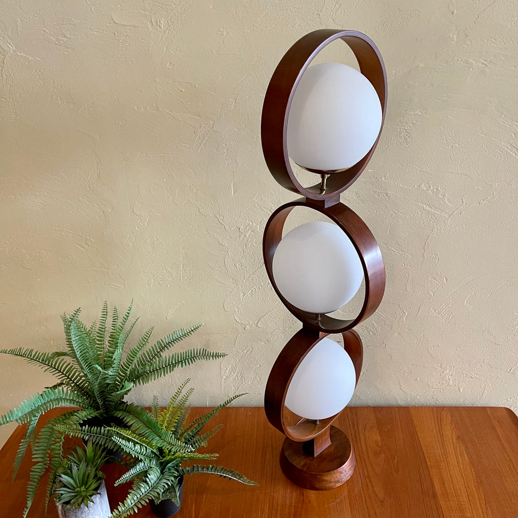 MODELINE Mid-Century Modern Globe Ring Lamp is a stunning three-tiered lighting fixture exuding a timeless Mid-Century Modern aesthetic. 