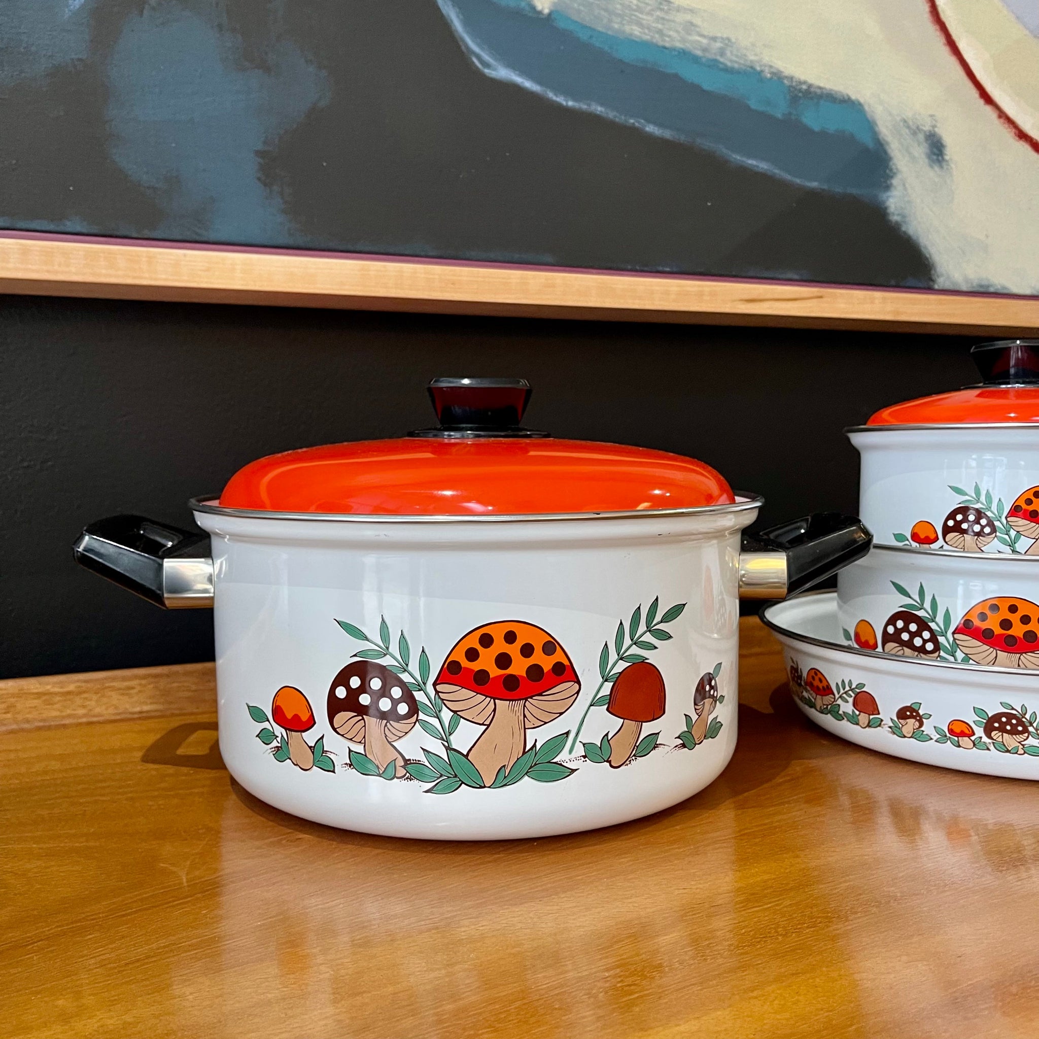 Merry Mushrooms cookware lid and handle detail
