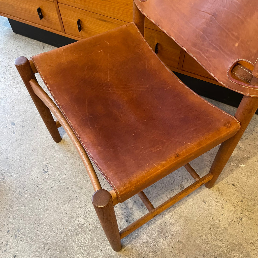 Close-up of leather seat and wood frame on Borge Mogensen Spanish chair