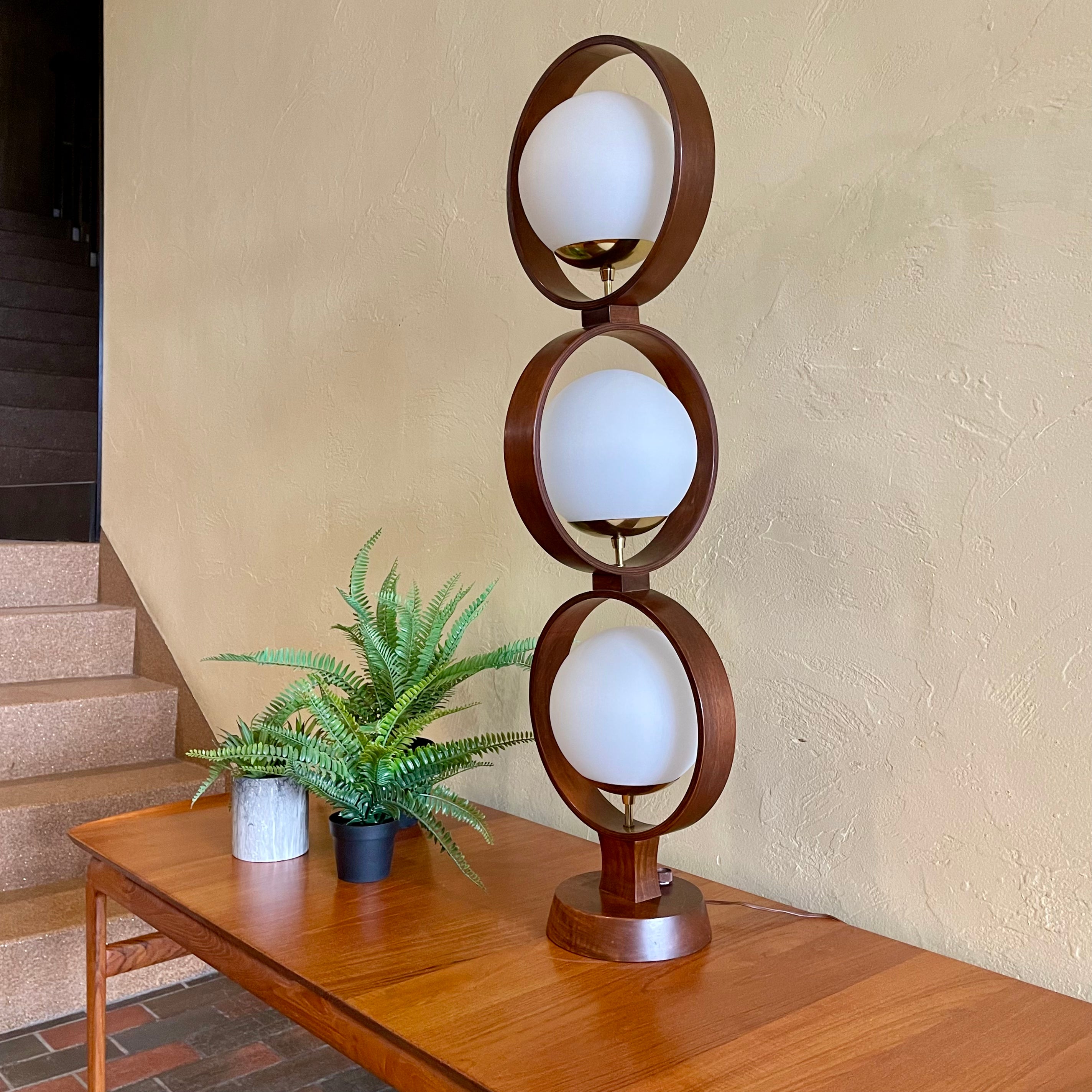 MODELINE Mid-Century Modern Globe Ring Lamp is a stunning three-tiered lighting fixture exuding a timeless Mid-Century Modern aesthetic. 