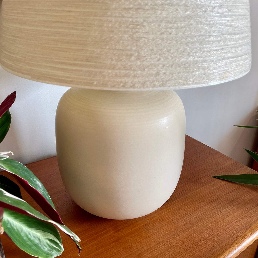 Close-up of ceramic base on white vintage LOTTE lamp by Gunnar and Lotte Bostlund
