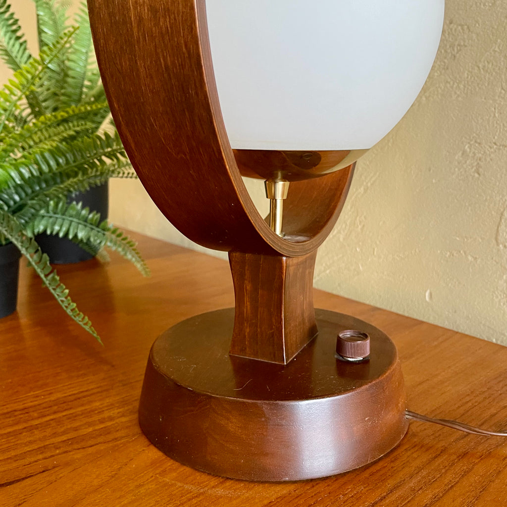 MODELINE Mid-Century Modern Globe Ring Lamp is a stunning three-tiered lighting fixture exuding a timeless Mid-Century Modern aesthetic. 