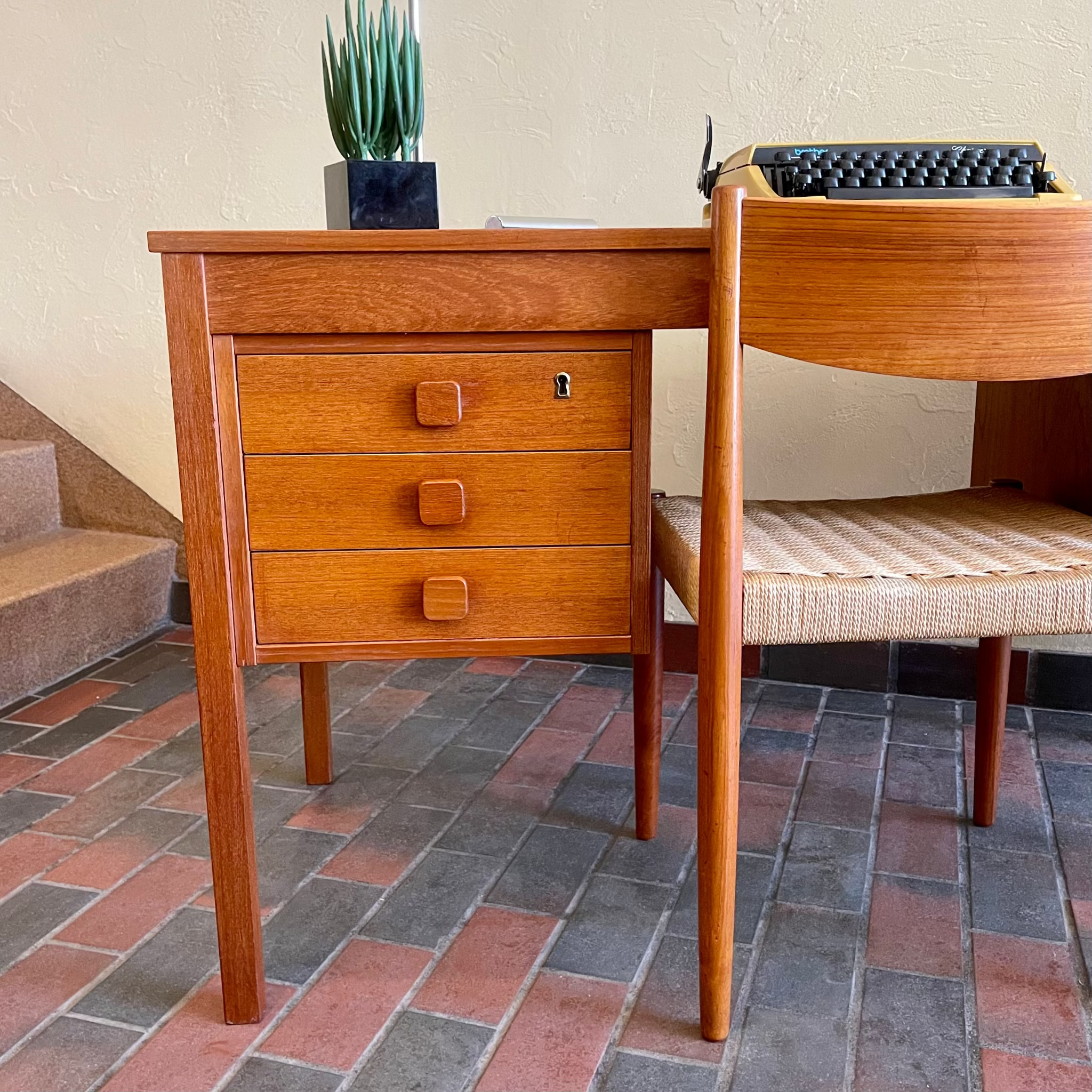 Lockable top left drawer detail on Domino Møbler desk