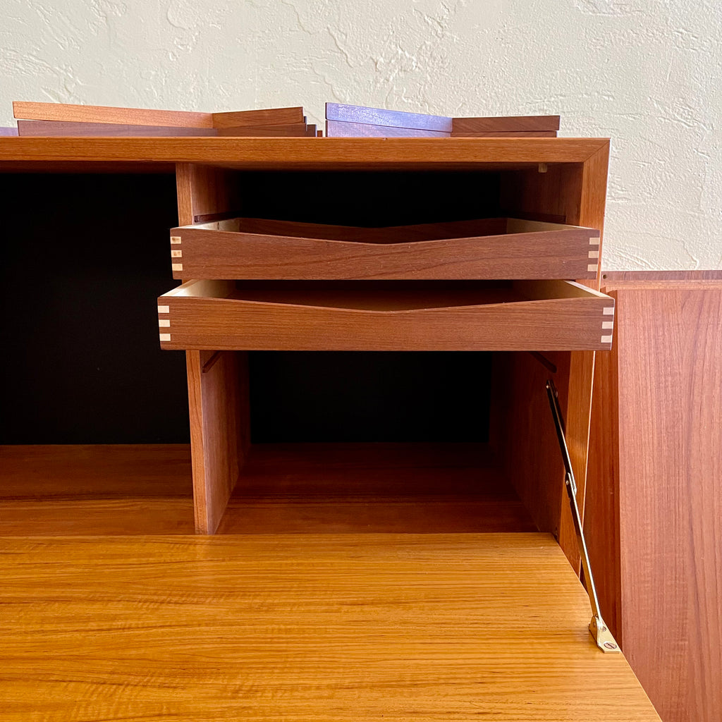 Mid-Century Teak System Cado Wall Unit By Poul Cadovius | Mr. Mansfield Vintage Furniture Calgary 