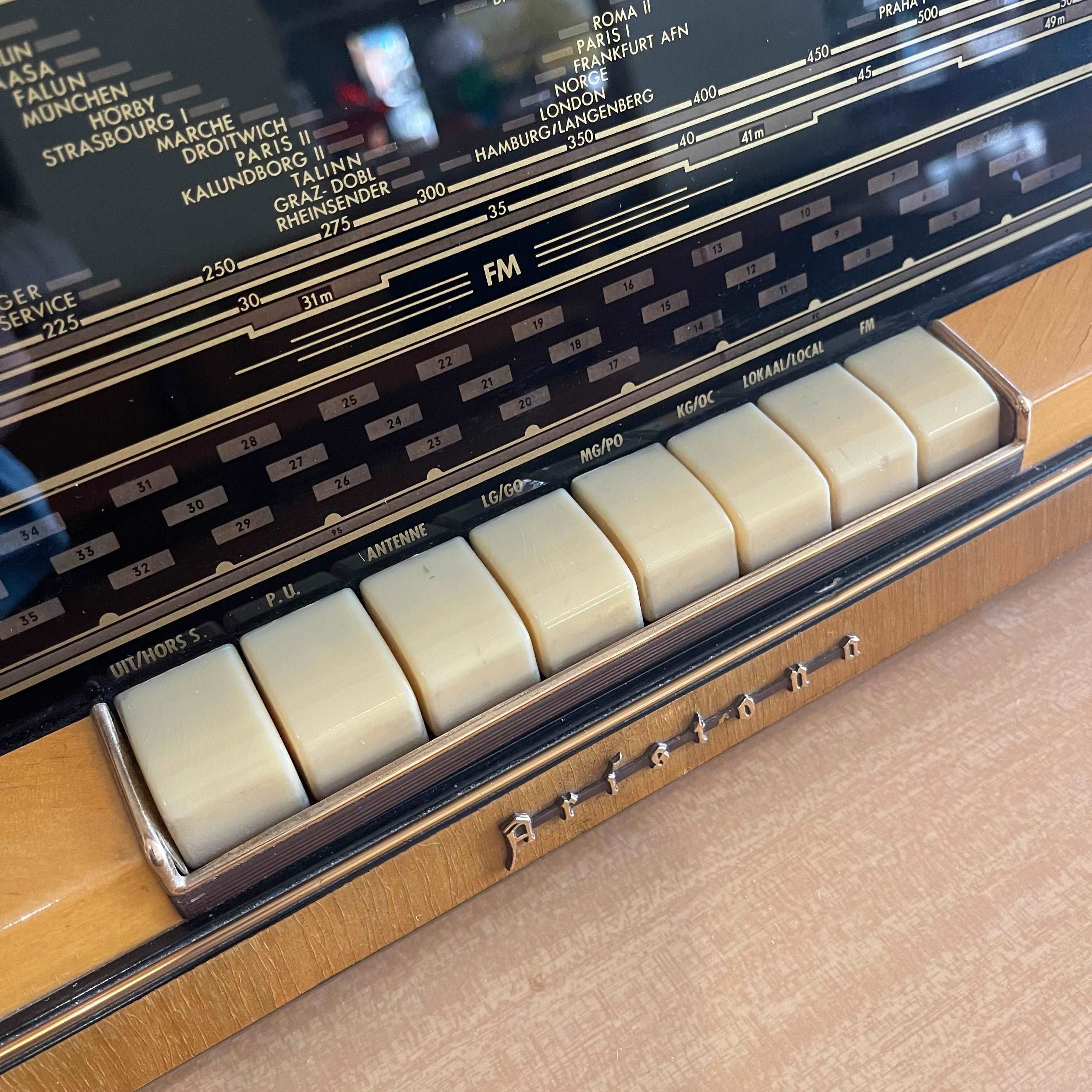 Aristona 1950s Tube Radio SA-5029-A - Mr. Mansfield Vintage