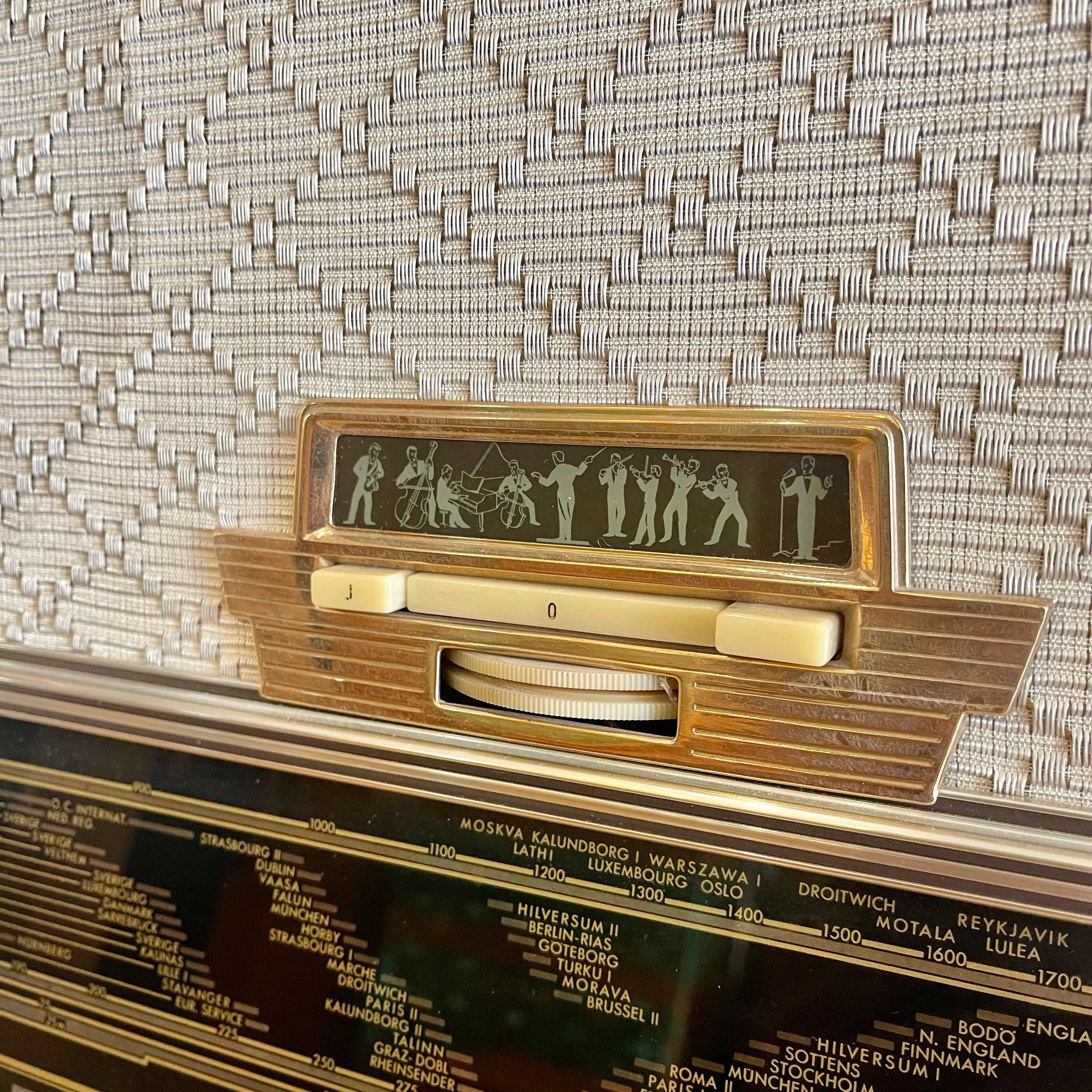 Aristona 1950s Tube Radio SA-5029-A - Mr. Mansfield Vintage