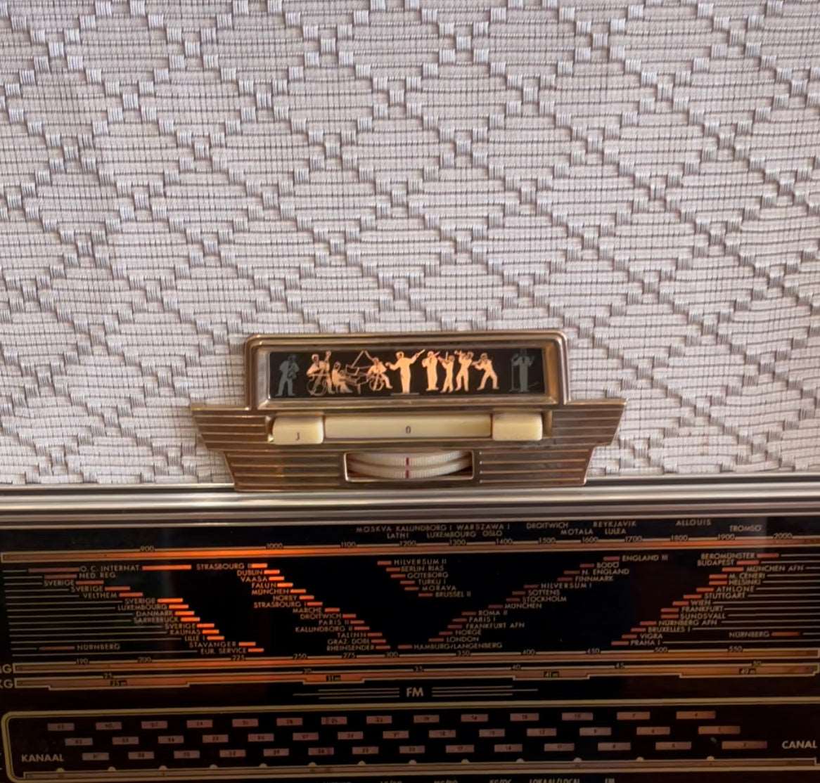 Aristona 1950s Tube Radio SA-5029-A - Mr. Mansfield Vintage