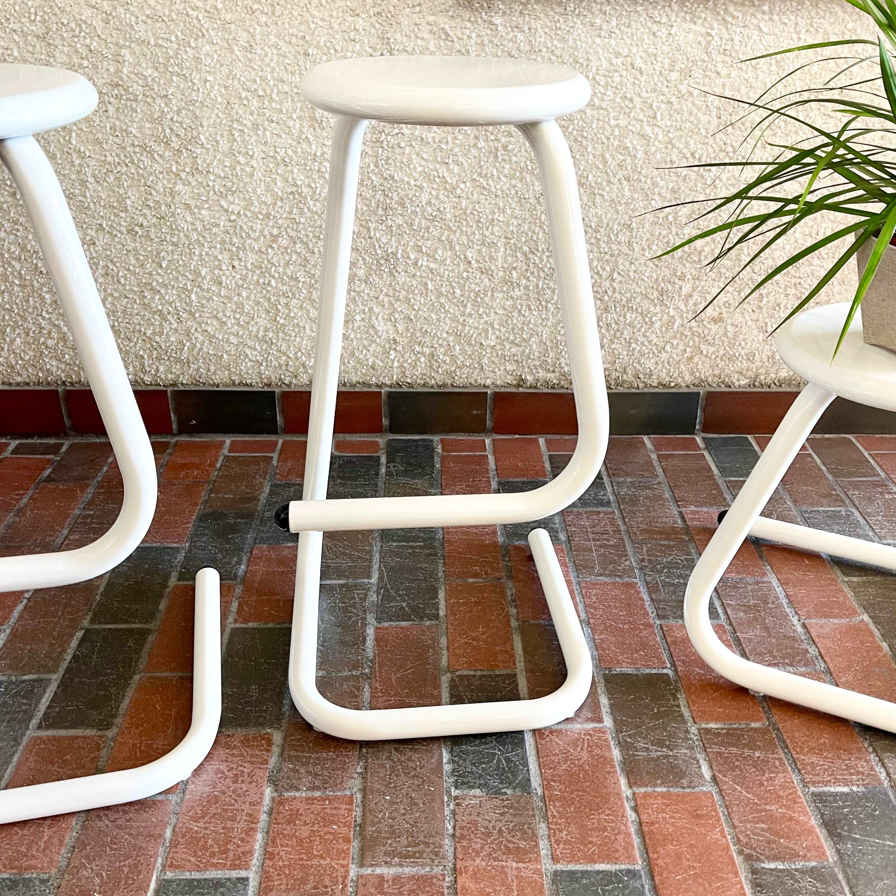 AMISCO Paper-clip Bar Stools 