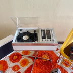White and aluminum Space Age Hi-Fi Studio 550 Alltransistor Made in Germany “Troika Kub” speakers, base box, turntable and radio. Mr. Mansfield Vintage  