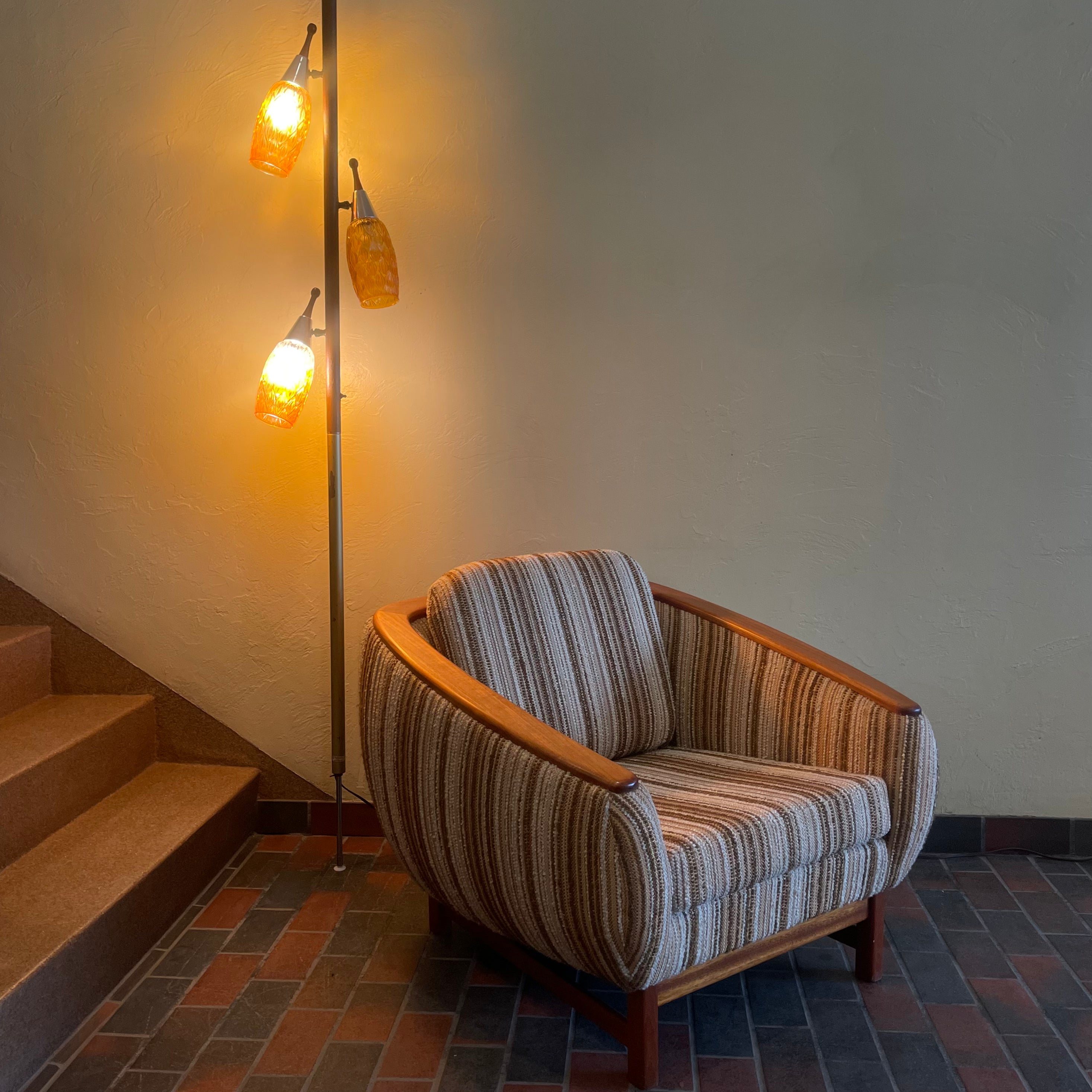 Vintage tension tri-light pole lamp with orange glass shades Mr. Mansfield Vintage