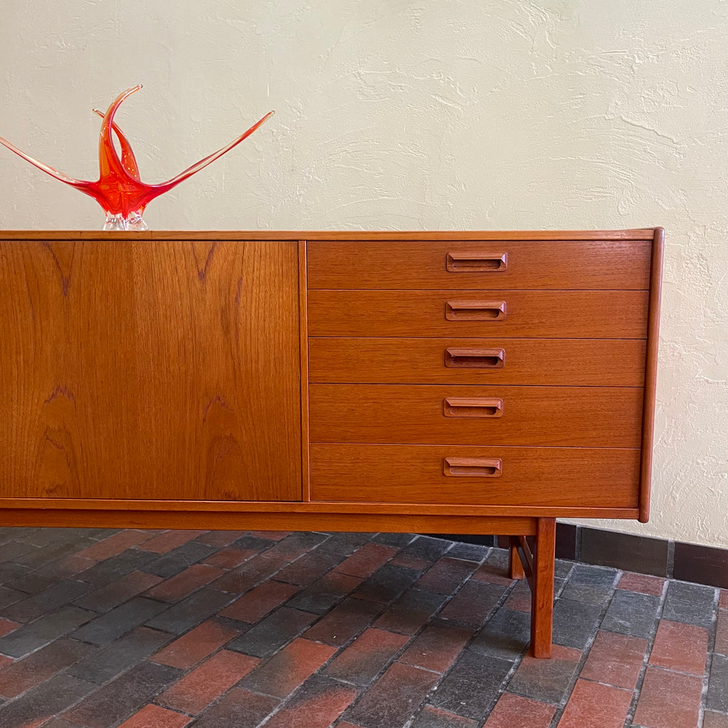 Vintage Scandinavian Teak Credenza / Sideboard Mr. Mansfield Vintage