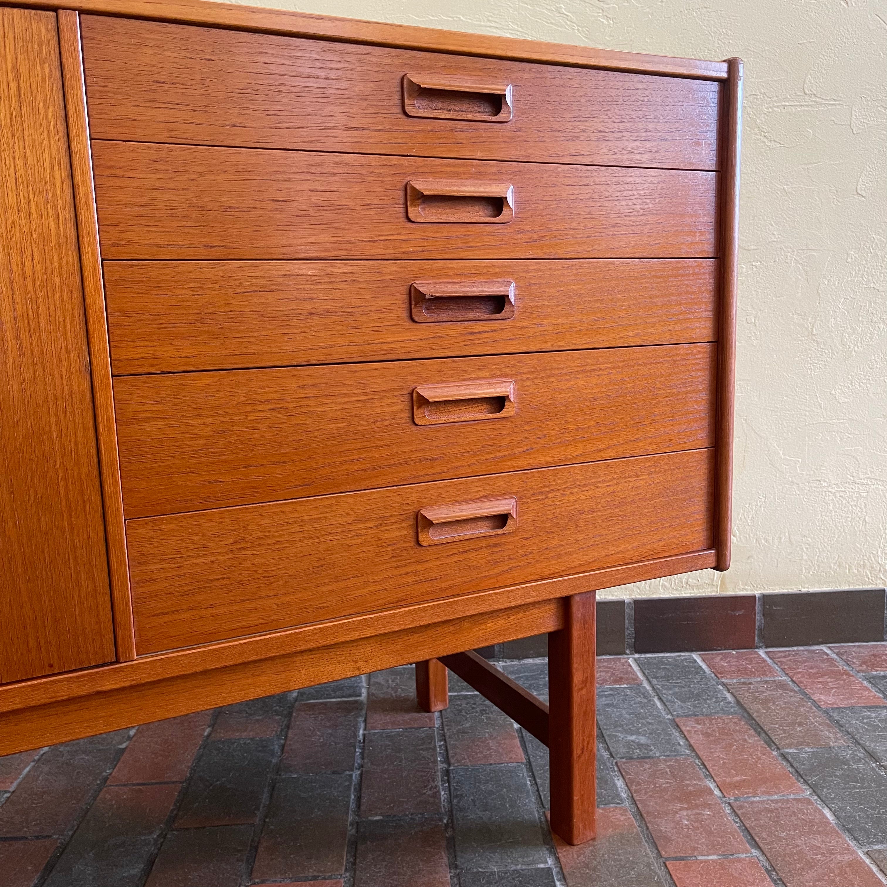 Vintage Scandinavian Teak Credenza / Sideboard Mr. Mansfield Vintage