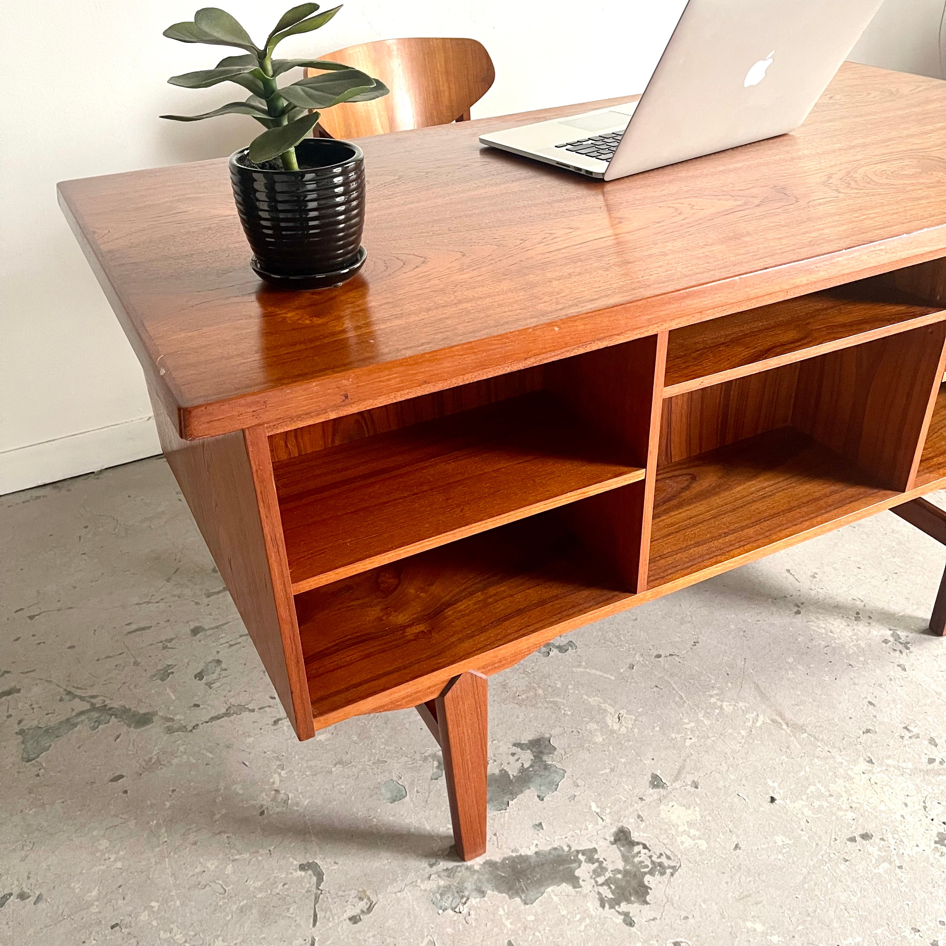 Vintage Teak Open-Back Desk Mr. Mansfield Vintage