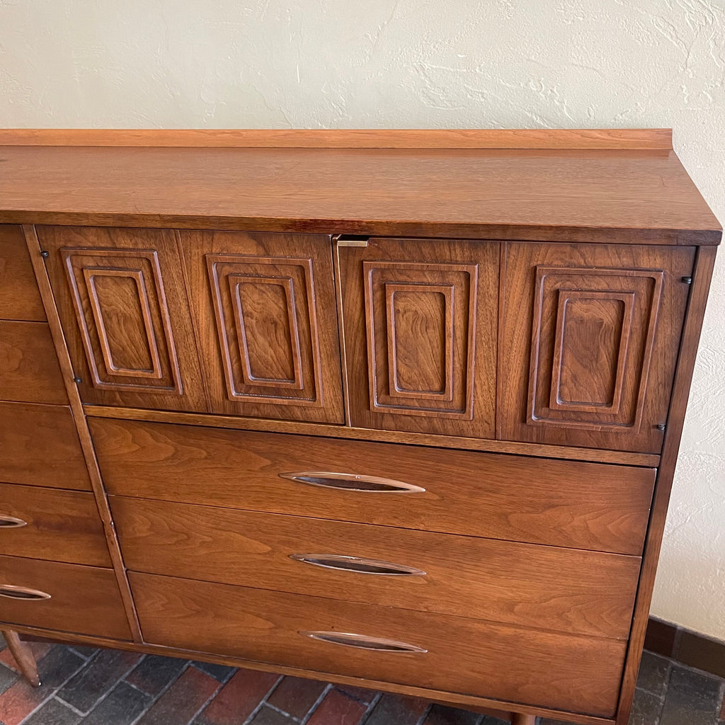 Vintage Broyhill Sculptra Magna Dresser