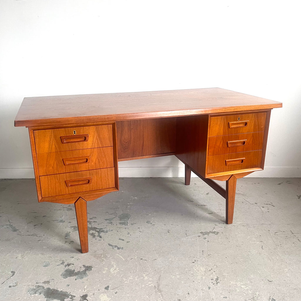 Vintage Teak Open-Back Desk Mr. Mansfield Vintage