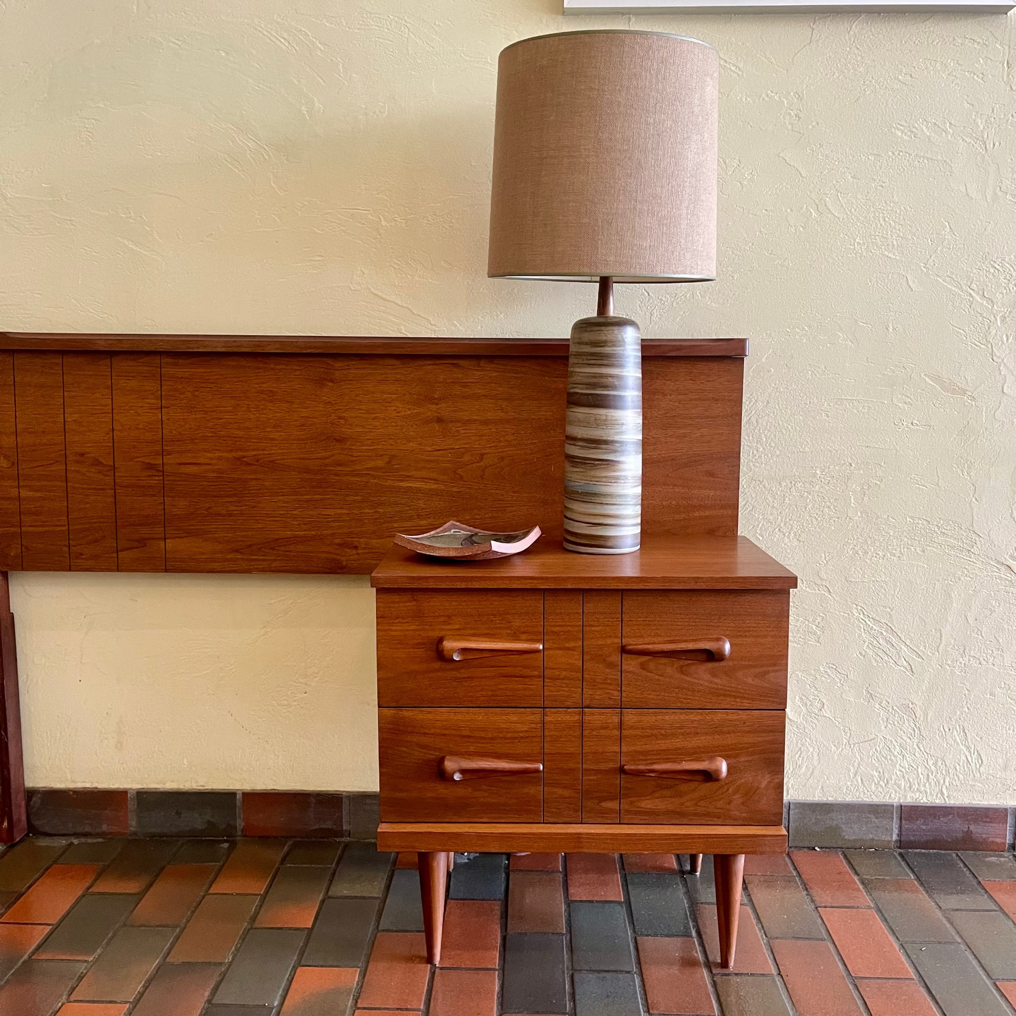 Viscol Victoriaville headboard and bedside tables in darker walnut tone