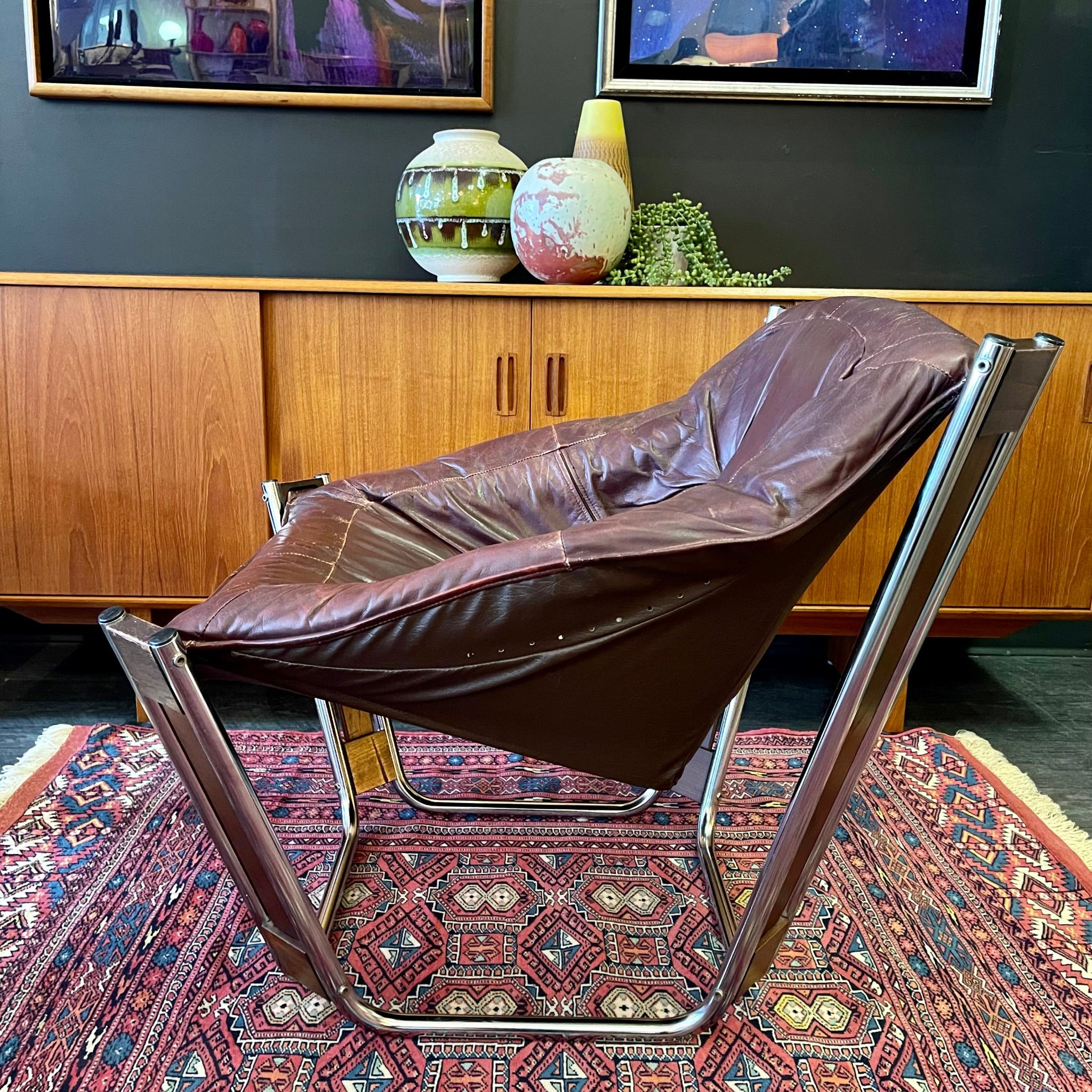 Side view of Scandinavian modern Sonic lounge chair by Odd Knutsen