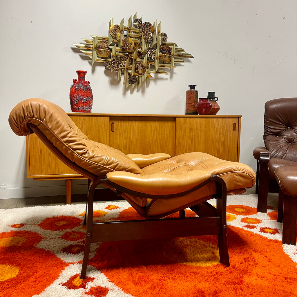 Cozy Carmel Leather Recliner + Ottoman Mr. Mansfield Vintage