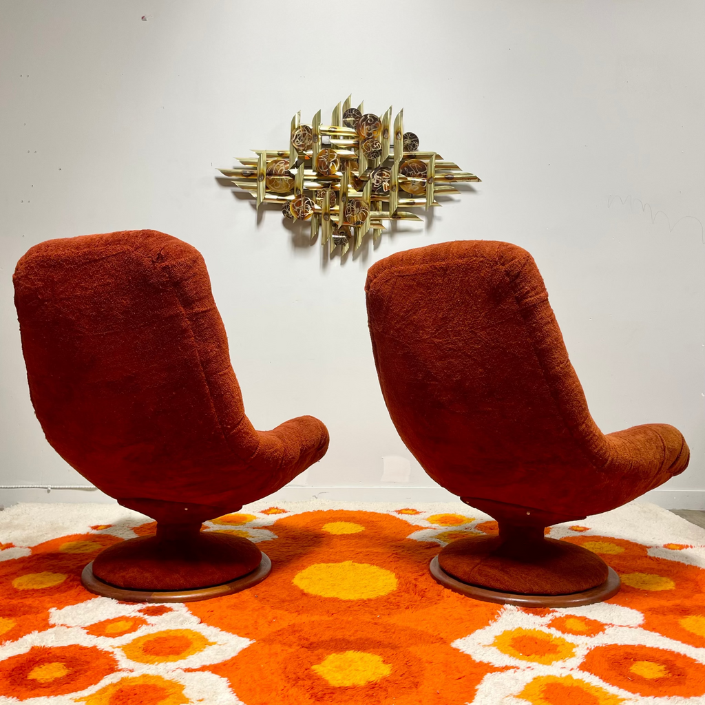 Back view of R. Huber swivel scoop lounge chairs