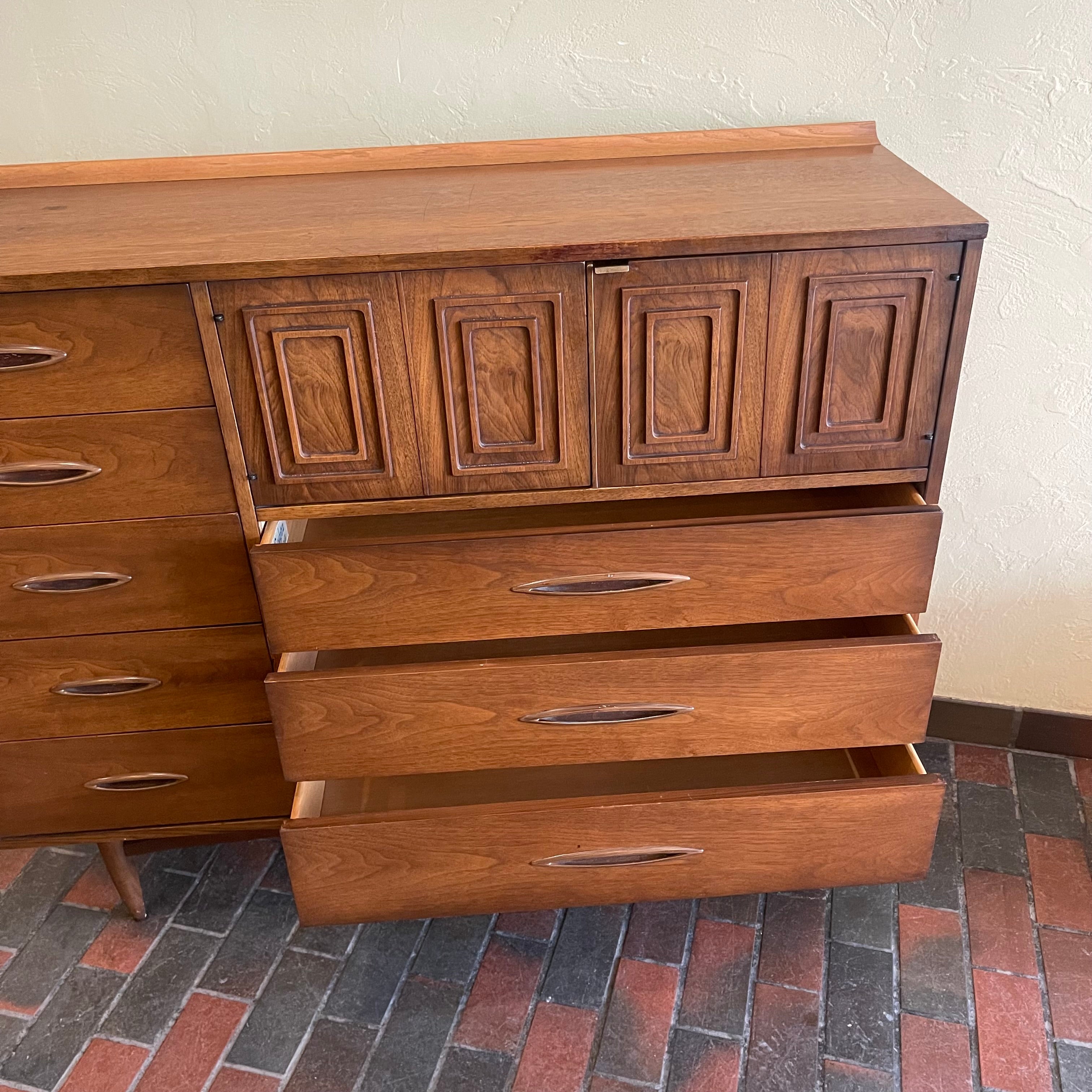 Vintage Broyhill Sculptra Magna Dresser