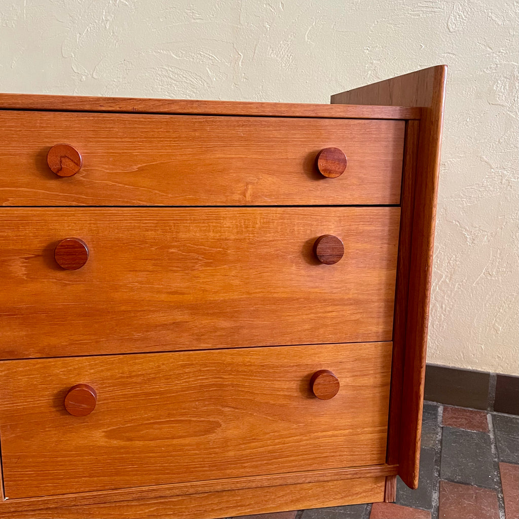 Midcentury Made in Canada Teak 9 Drawer Dresser Mansfield vintage