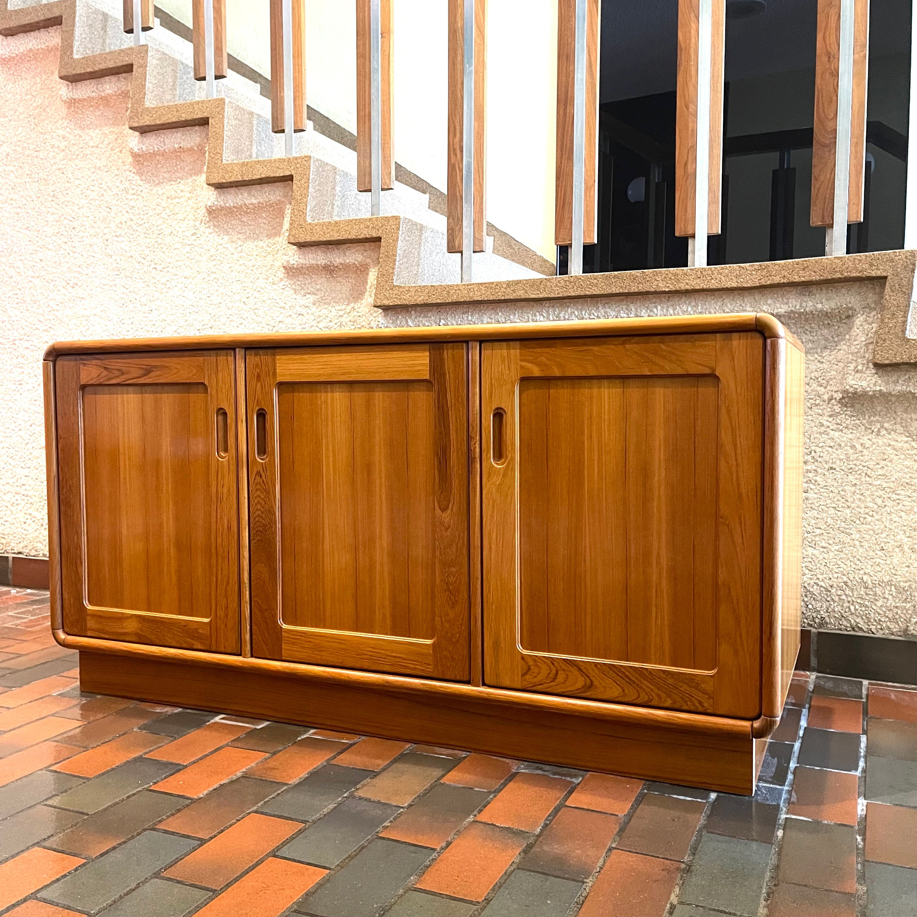 Small Teak Credenza / Entertainment Unit