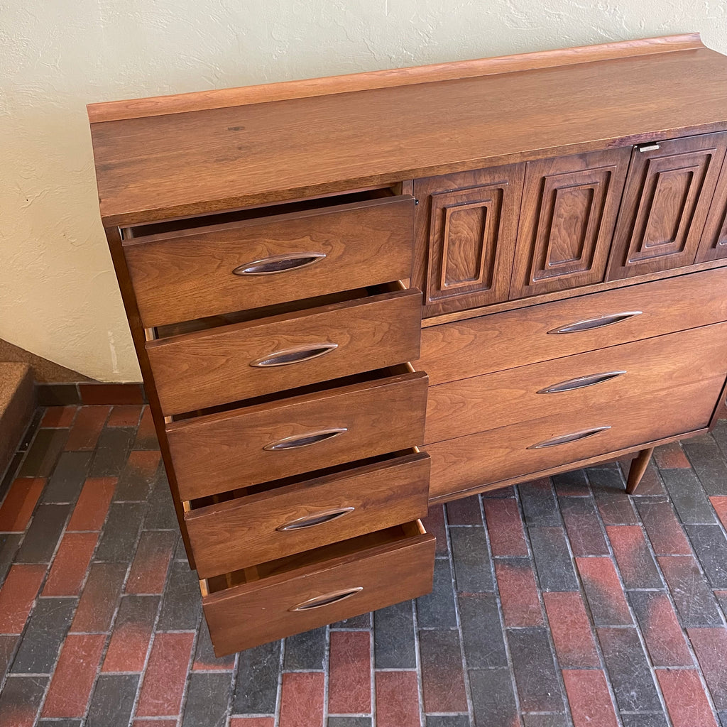 Vintage Broyhill Sculptra Magna Dresser