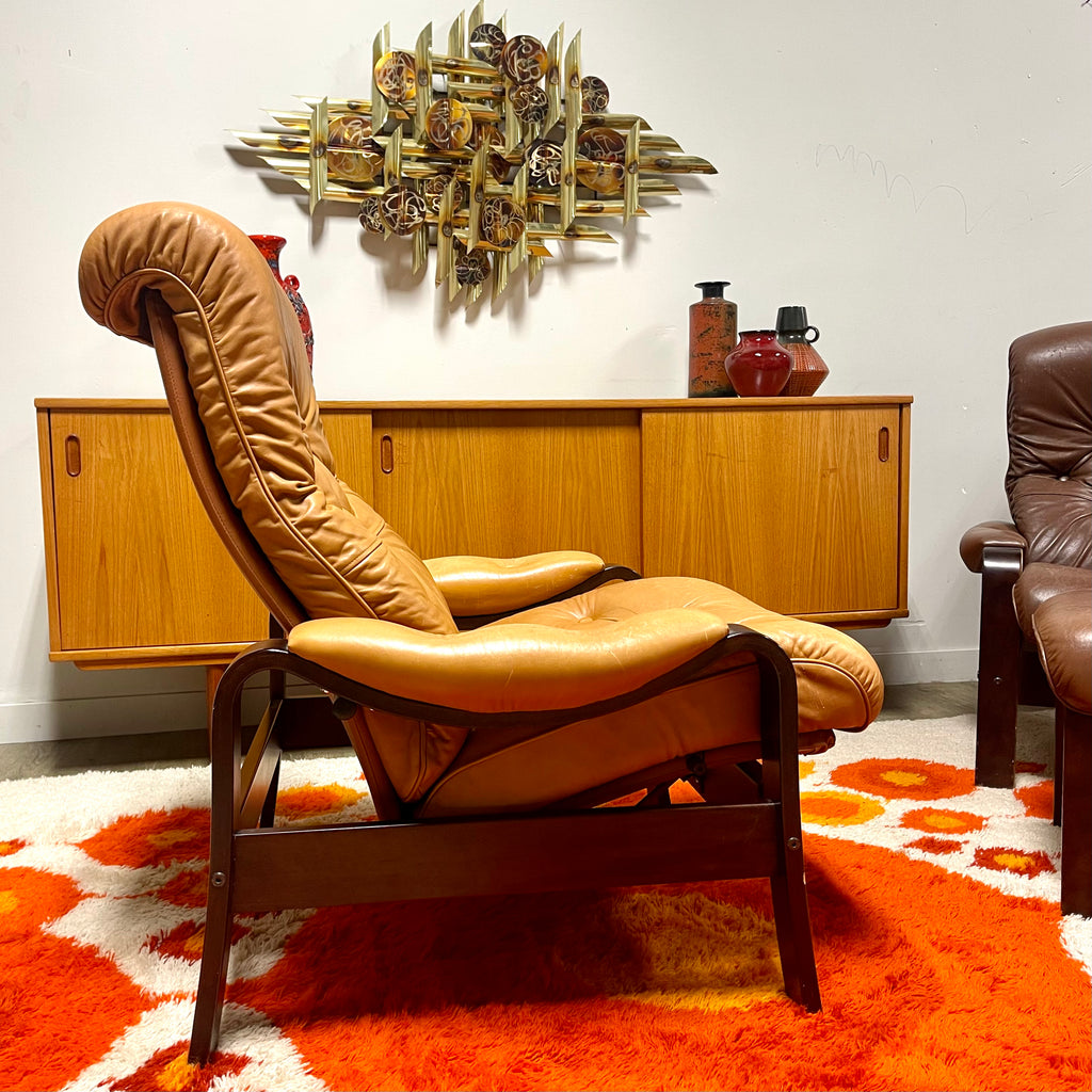 Cozy Carmel Leather Recliner + Ottoman Mr. Mansfield Vintage