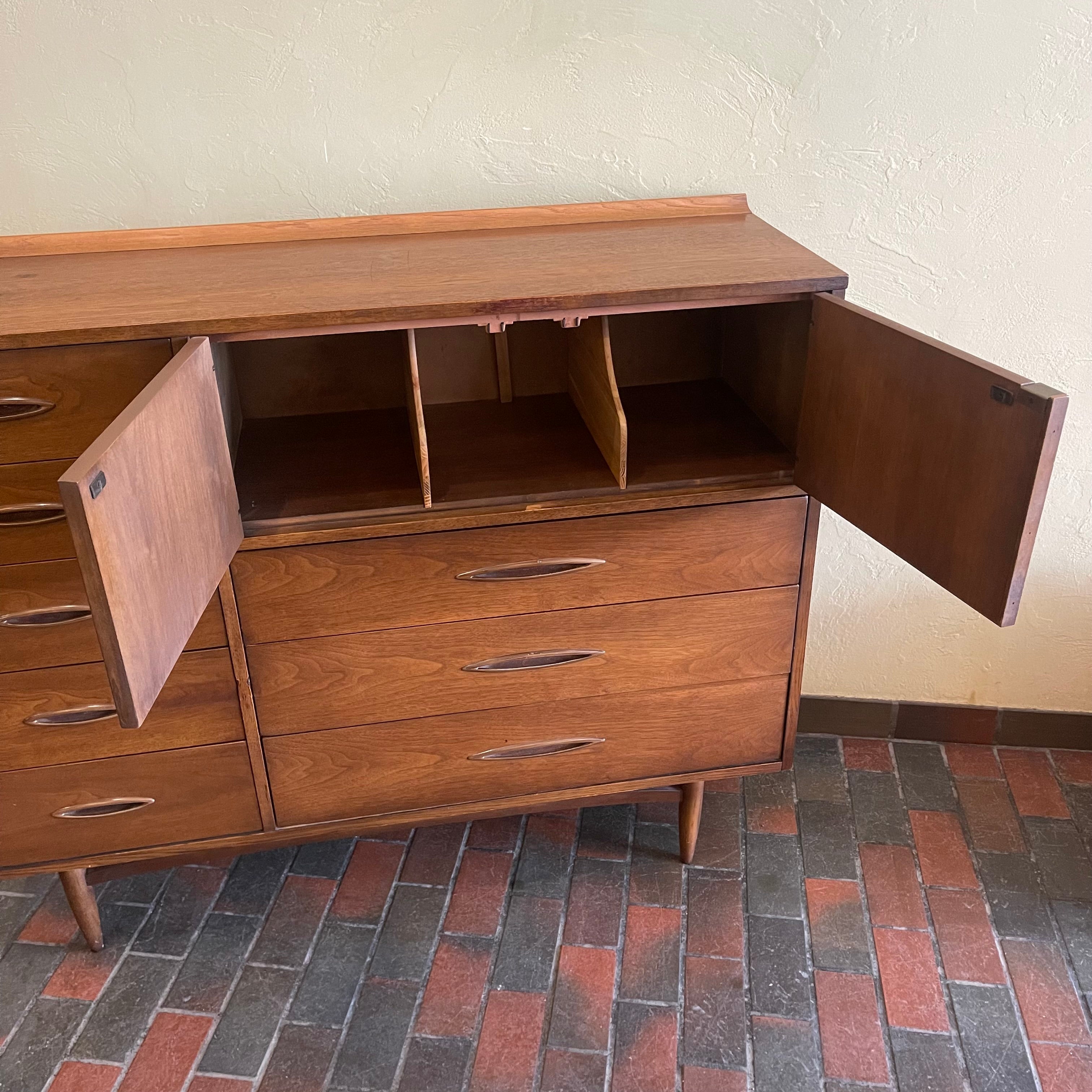 Vintage Broyhill Sculptra Magna Dresser
