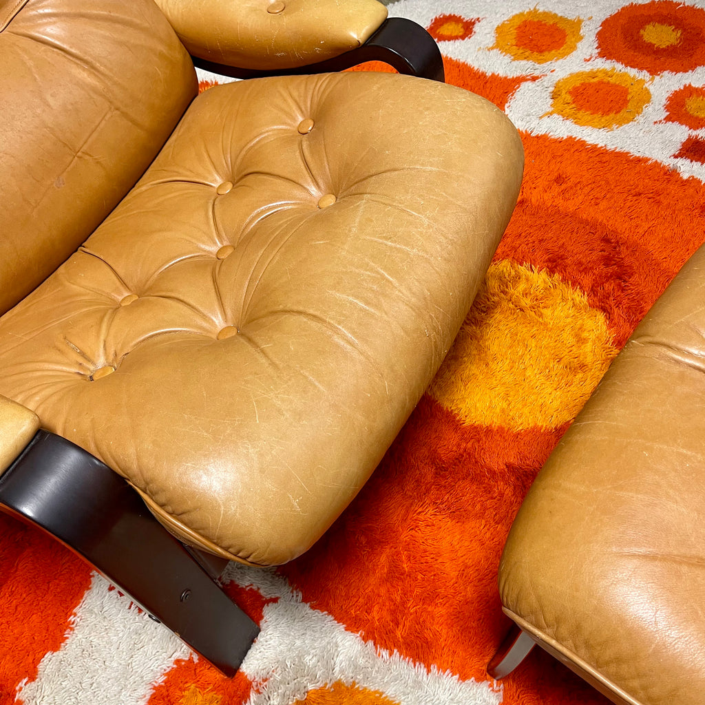 Cozy Carmel Leather Recliner + Ottoman Mr. Mansfield Vintage
