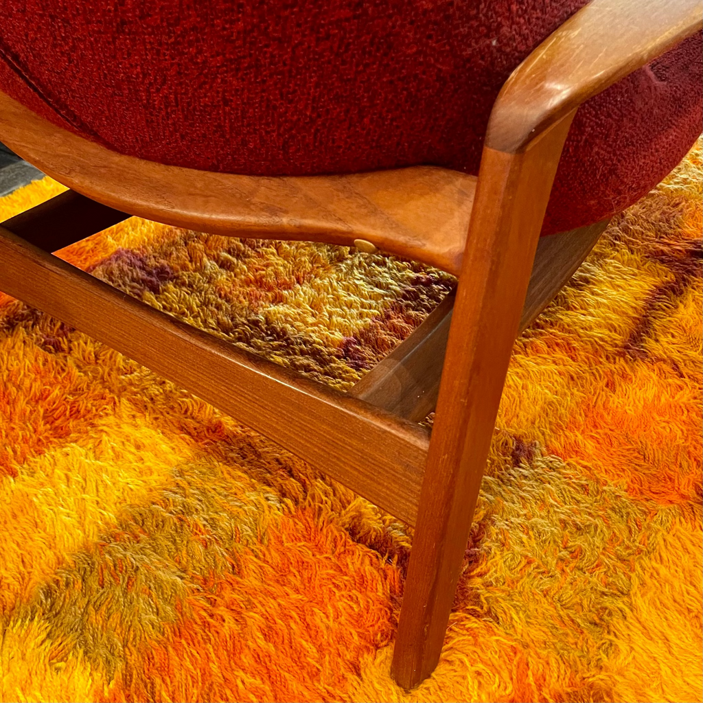 Freshly oiled teak frame on R. Huber mid-century lounge chair