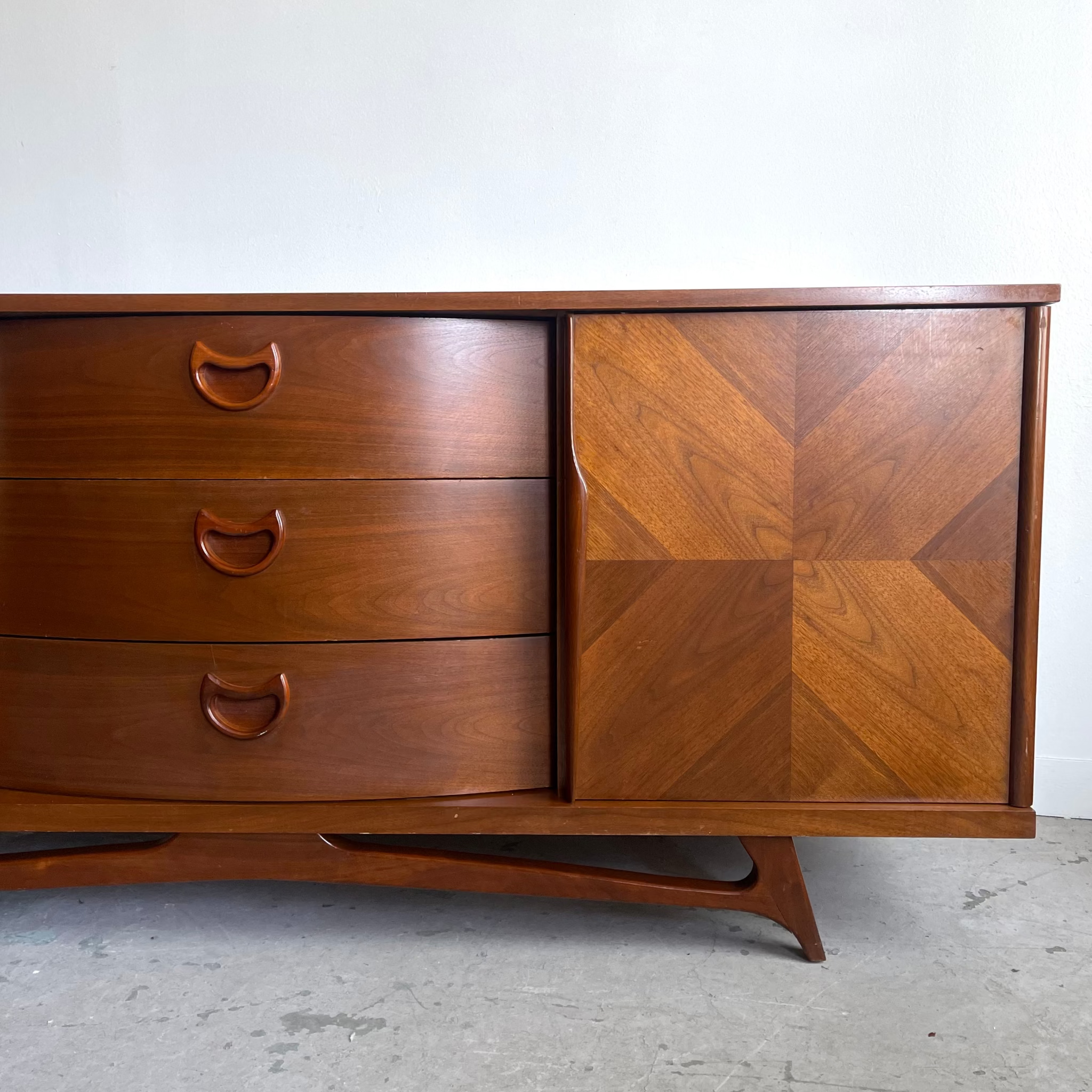 Wood grain detail on Canadian modern VISCOL furniture
